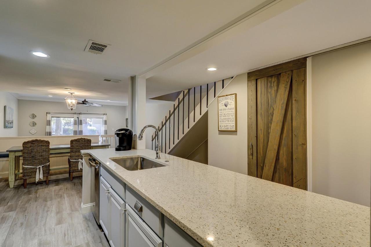 Luxury Updated New Kitchen New Floors, New Tvs, Bikes & Beach Gear Included Хилтон-Хед-Айленд Экстерьер фото